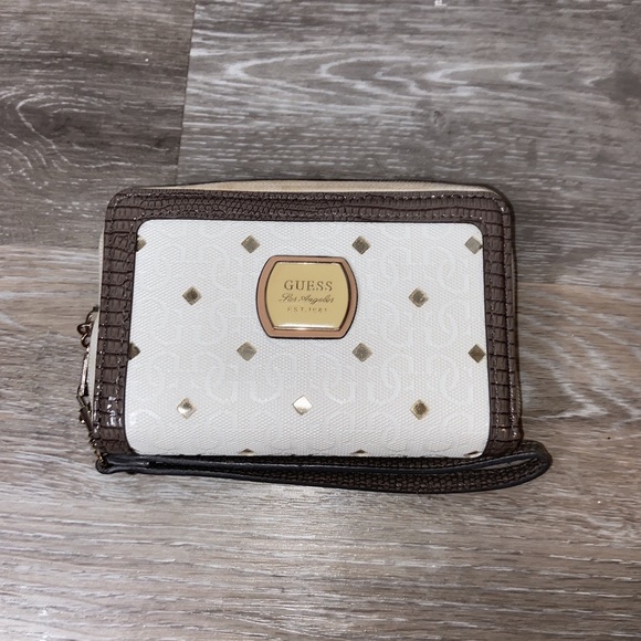 SOLD - GUESS Purse & Wallet - Picture 3 of 7